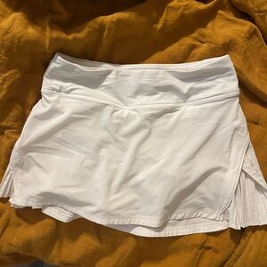 Lululemon Play Off the Pleats Mid-Rise Skirt